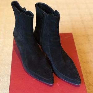 Salvatore Ferragamo Booties!